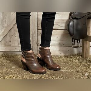 FREEBIRD BY STEVEN SMOKE DISTRESSED BROWN LEATHER BOOTIE, SIZE 9